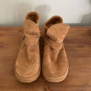 Size 6.5 Moccasin Style Ankle UGG Boots in Brown